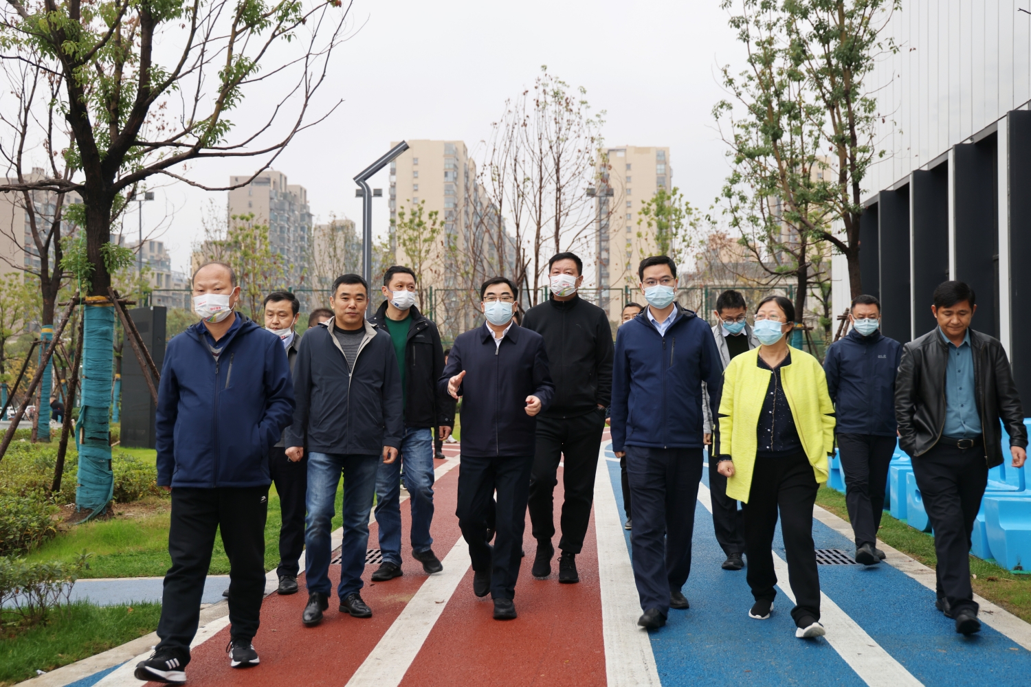 合肥市人民政府副市长朱胜利率队到庐阳区全民健身中心考察