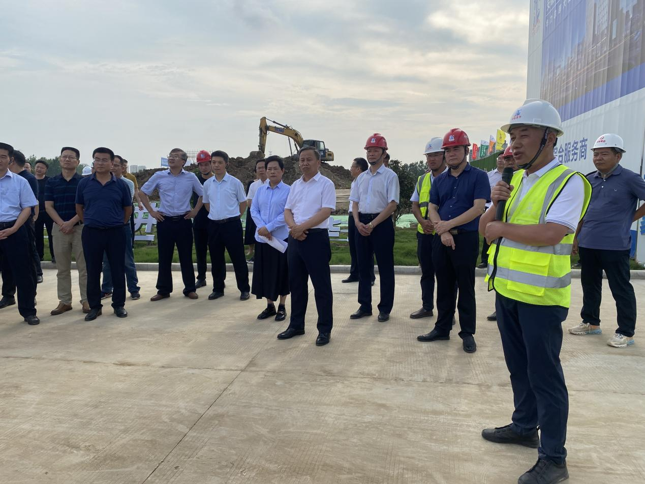 寿县县委书记牛方括到寿县人民医院南区项目调研