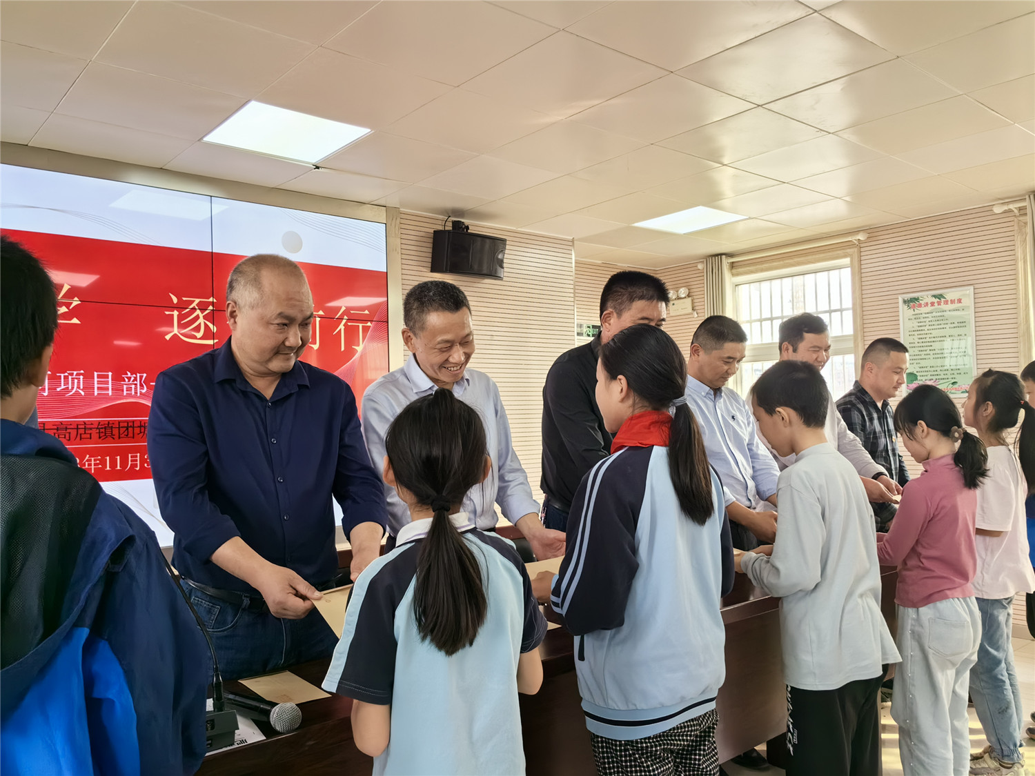 集团平河项目部走进肥西团塘民族小学开展捐资助学活动