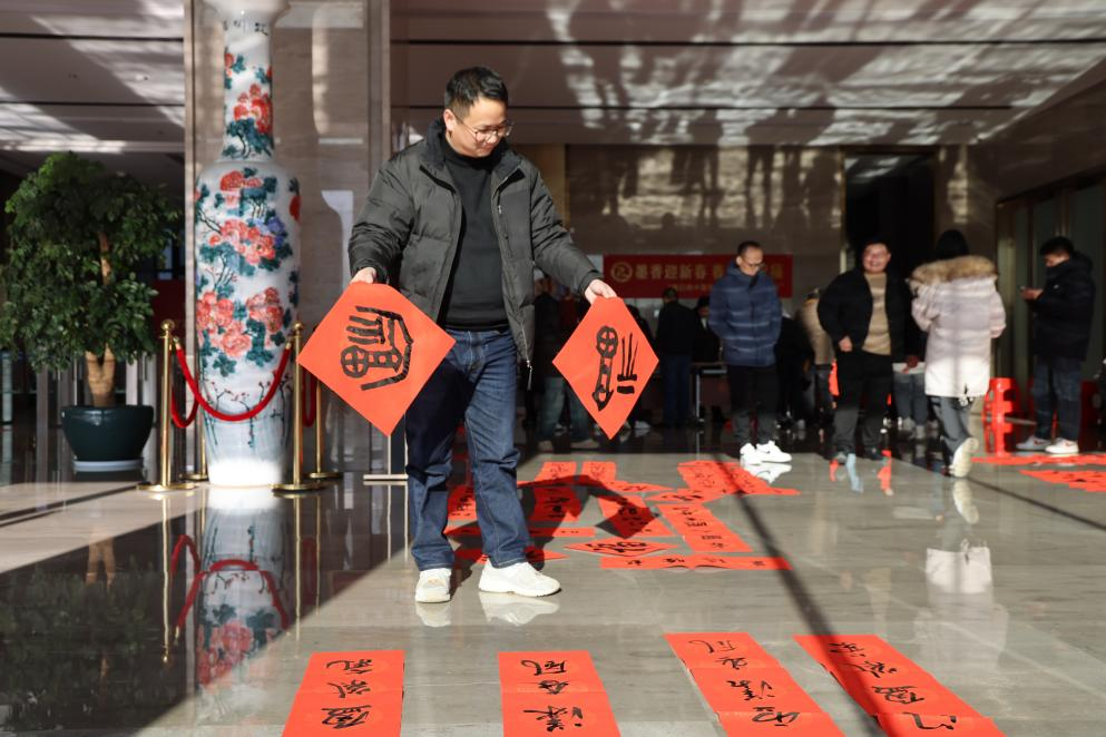 庐阳区四里河街道“墨香迎新春 春联送祝福”活动走进华力